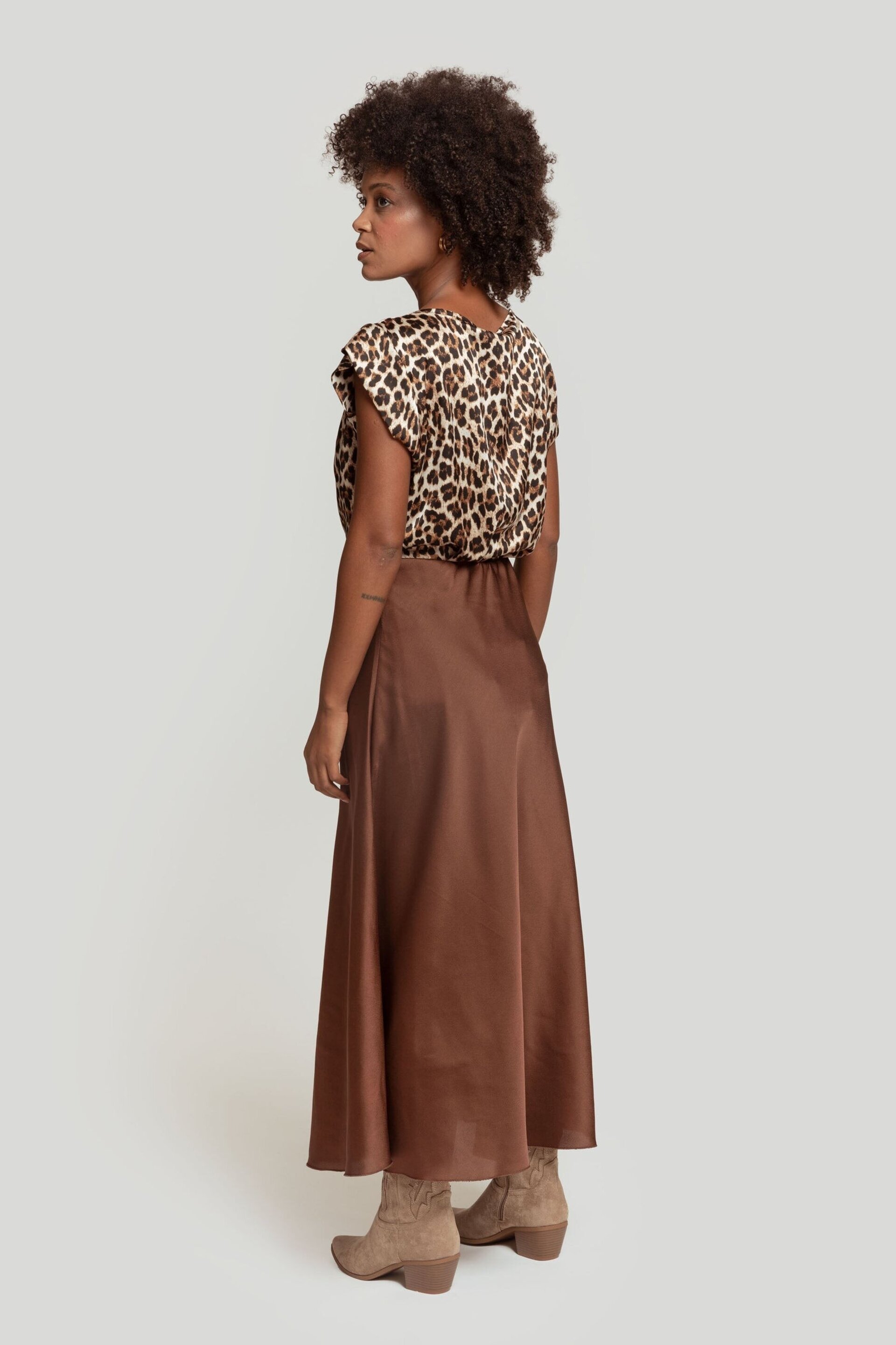 FALDA SATINADA MARRON - 2