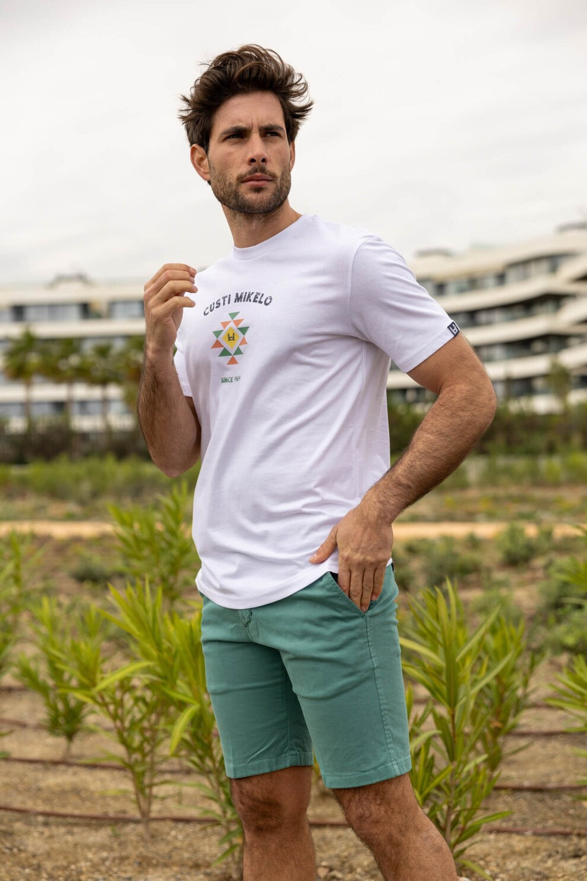 CAMISETA PIRAMIDE BLANCA - 2