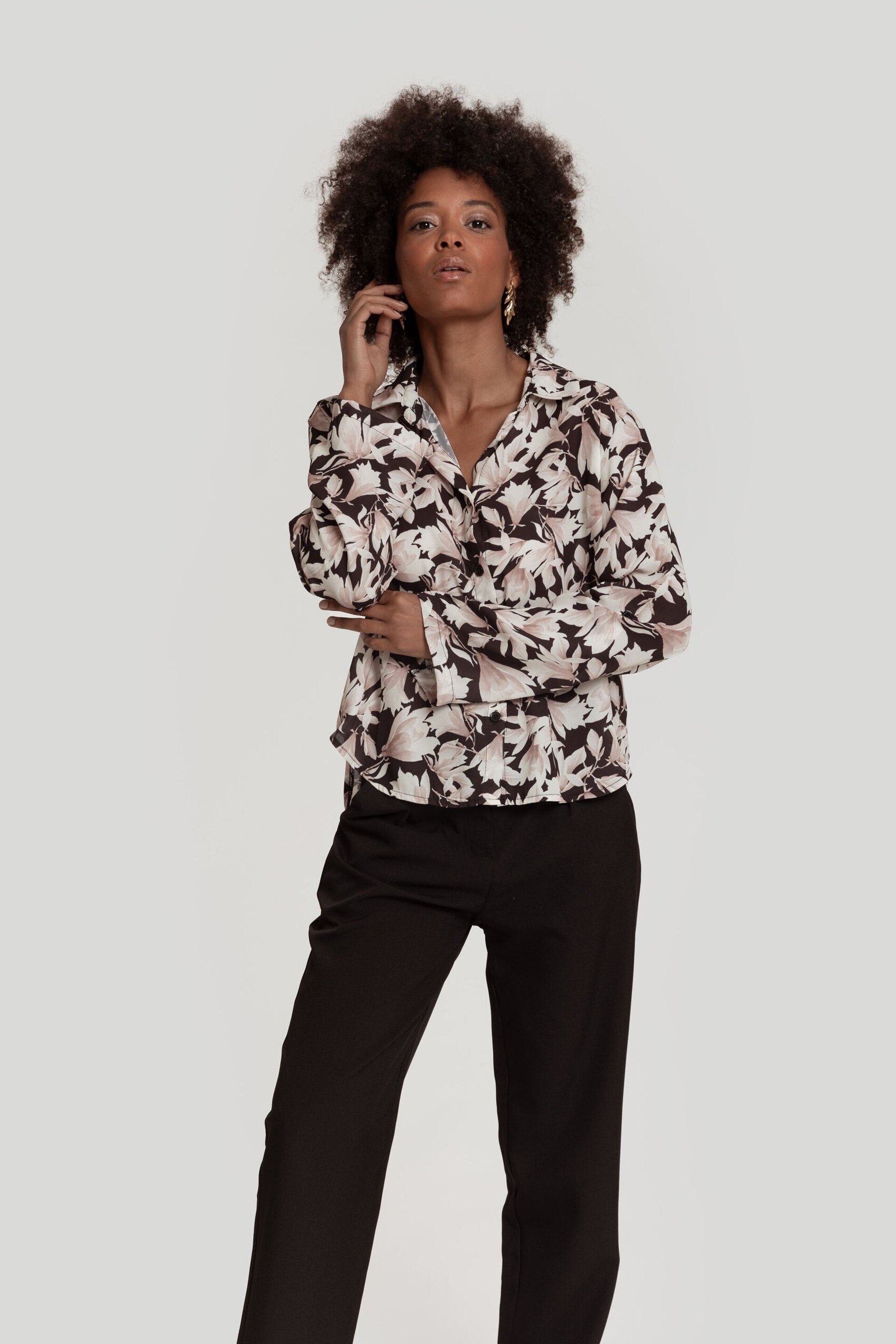 CAMISA FLORES NEGRA - 4