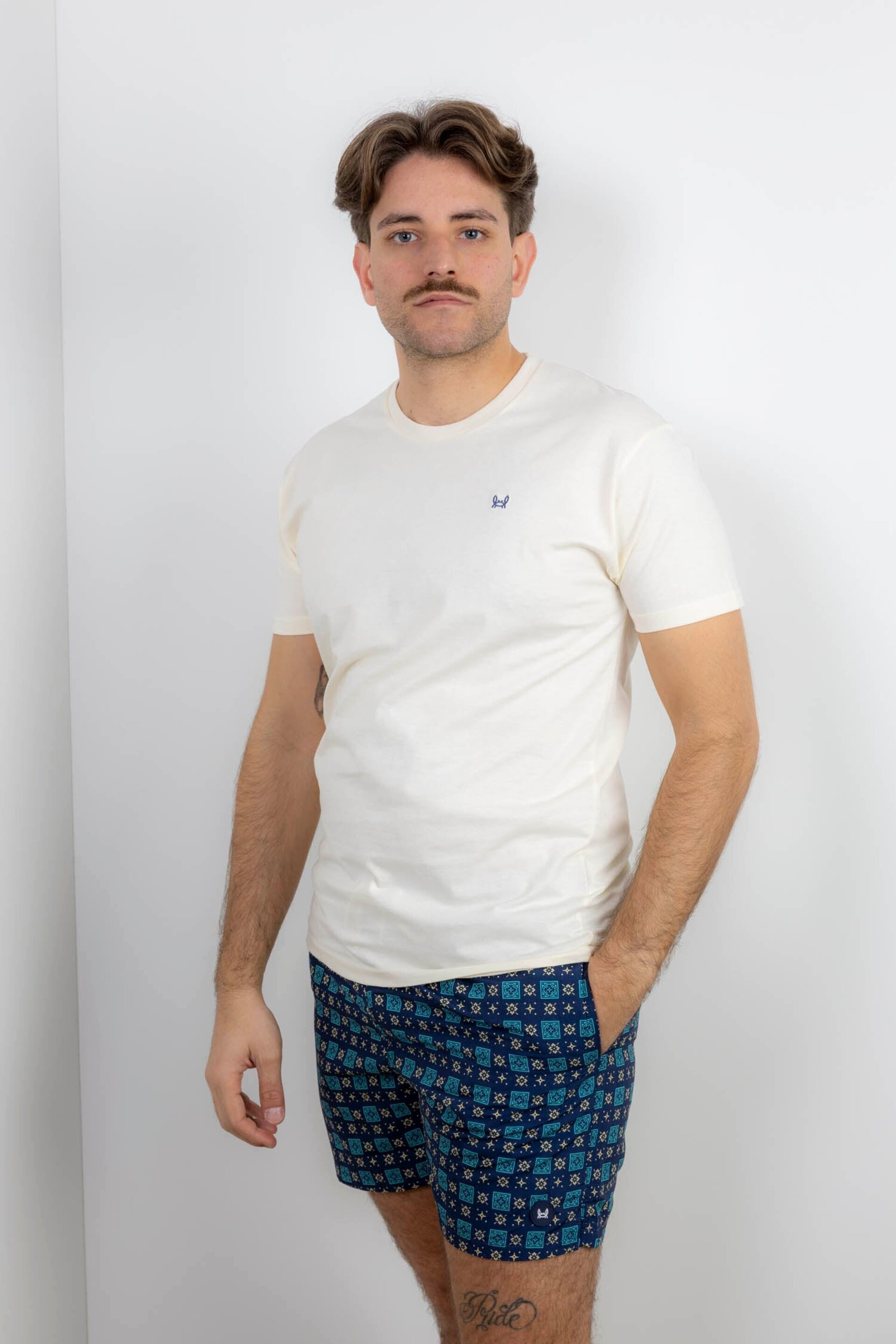 CAMISETA BÁSICA BLANCO ROTO - 3