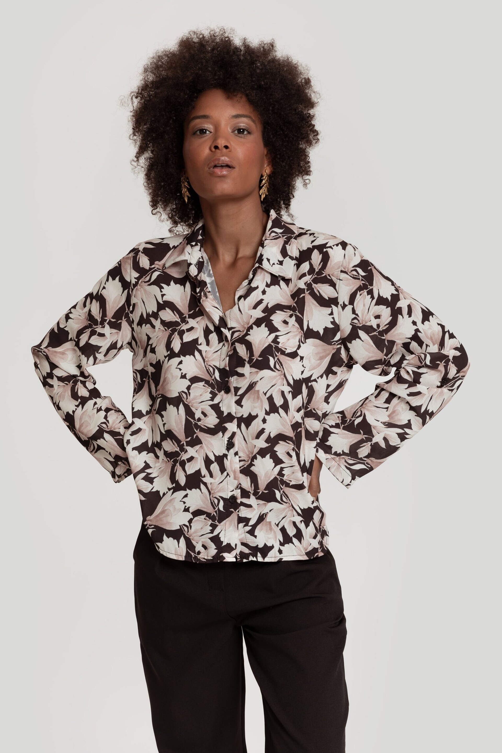 CAMISA FLORES NEGRA - 2