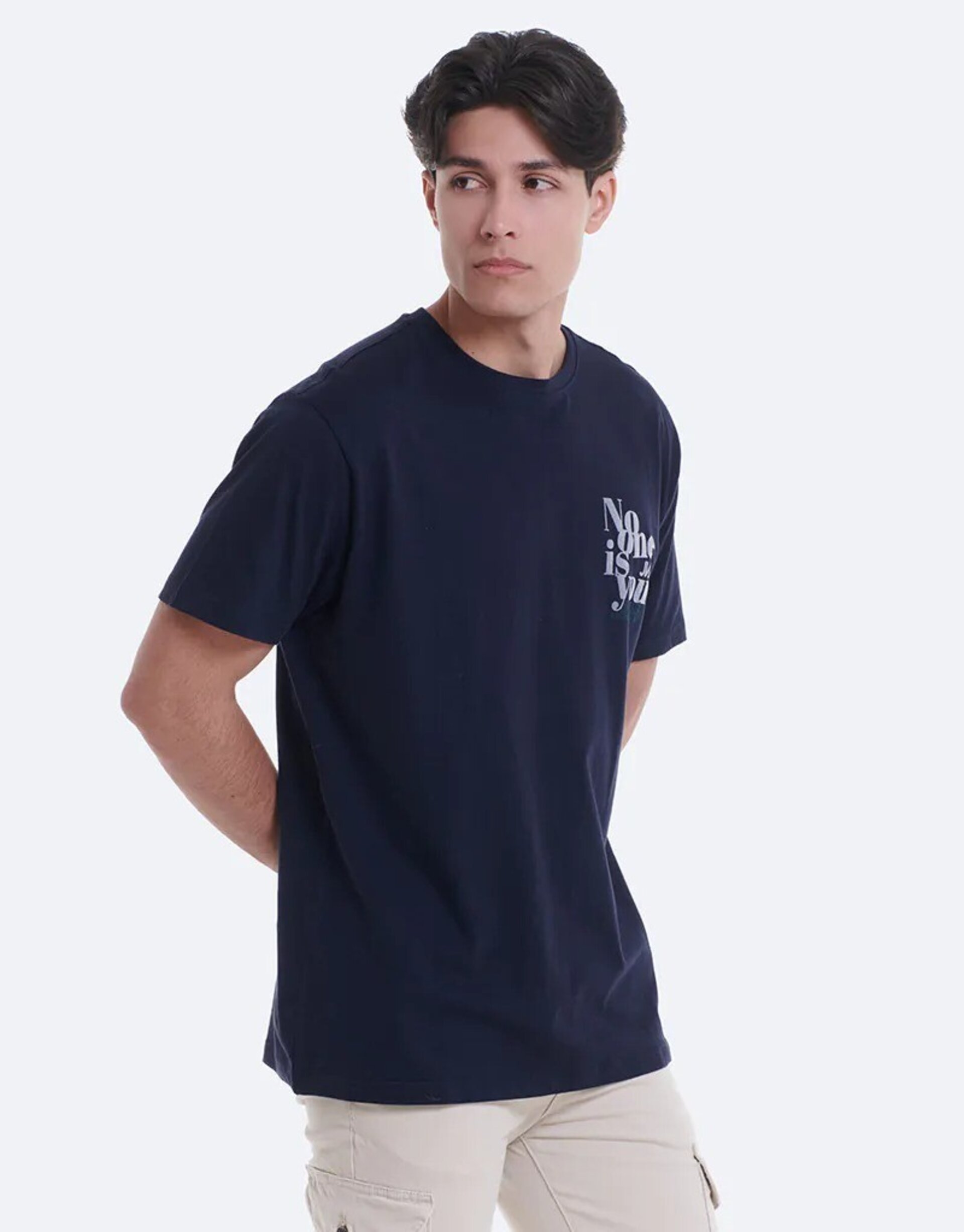 CAMISETA PRINT NO ONE IS YOU - 3