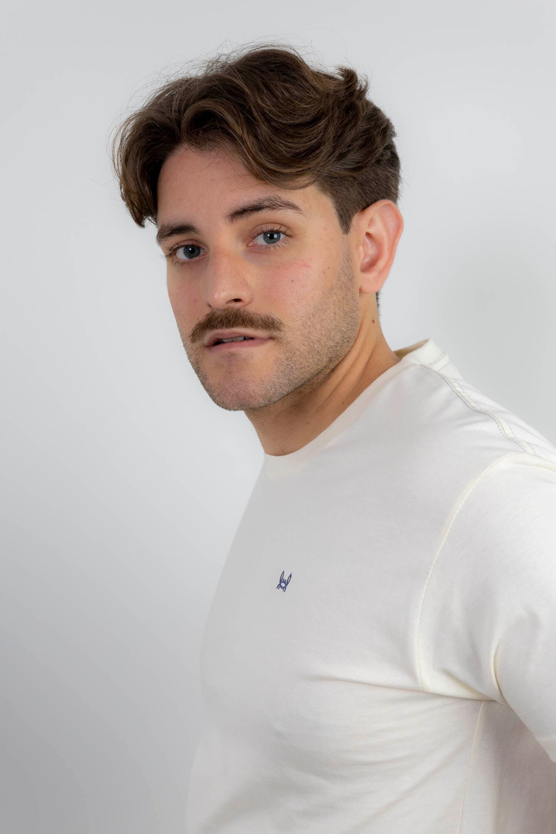 CAMISETA BÁSICA BLANCO ROTO - 2