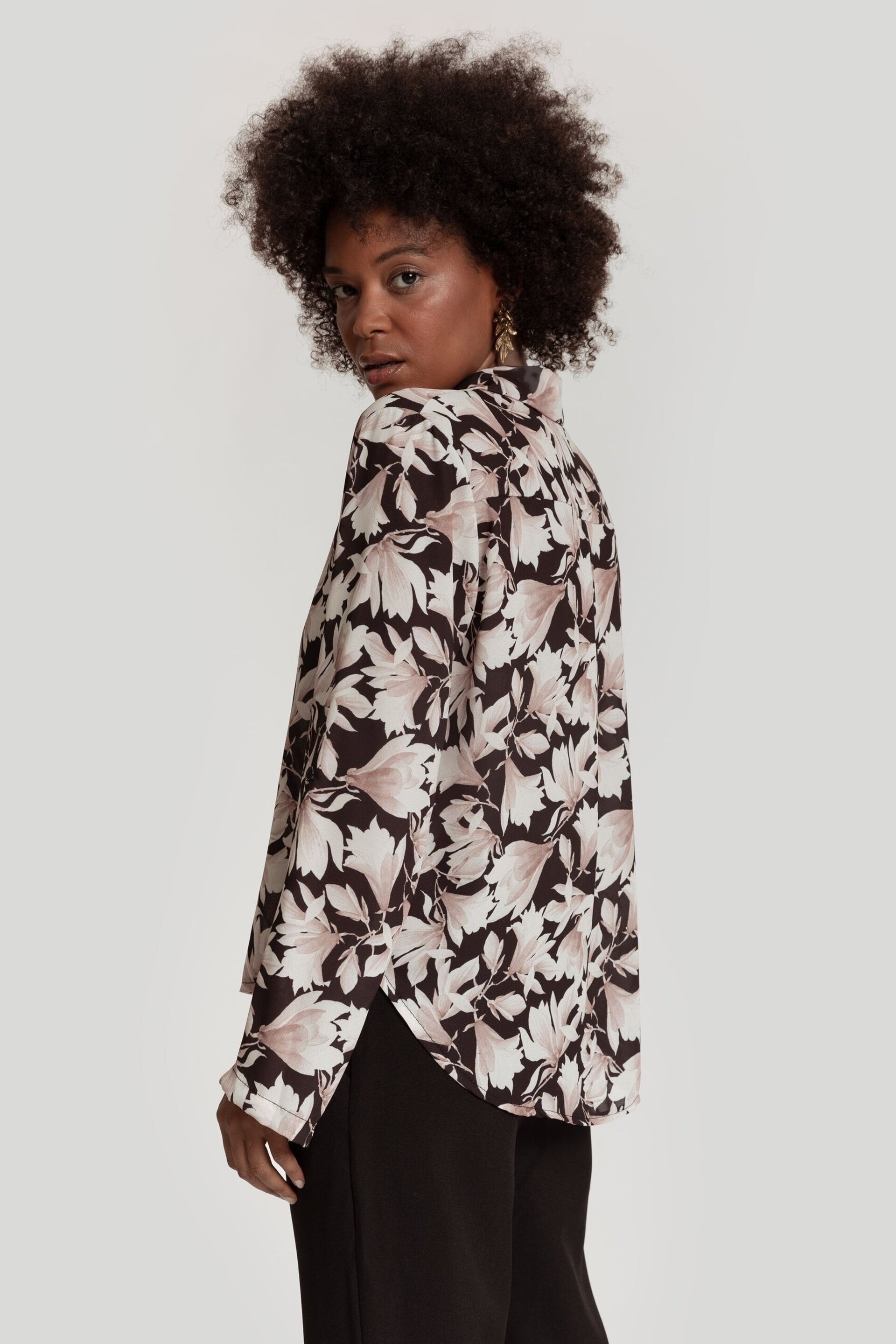 CAMISA FLORES NEGRA - 3